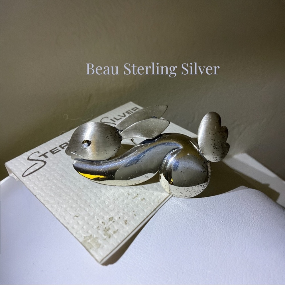 Beau Sterling Silver Figural Bunny Rabbit Pin On Original Card Vintage Artistic